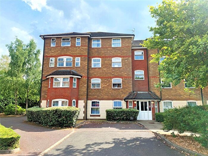 2 Bedroom Flat For Sale In Wingate Court, Aldershot, Hampshire, GU11