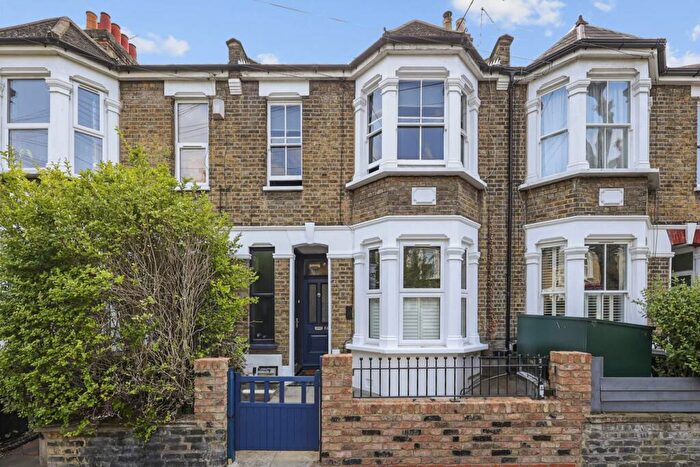 2 Bedroom Flat For Sale In Twickenham Road, Leytonstone, E11