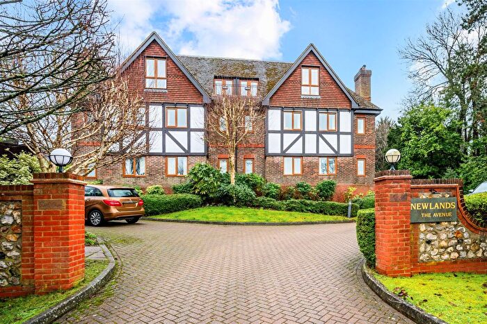 2 Bedroom Flat To Rent In Newlands, The Avenue, Tadworth, Surrey, KT20