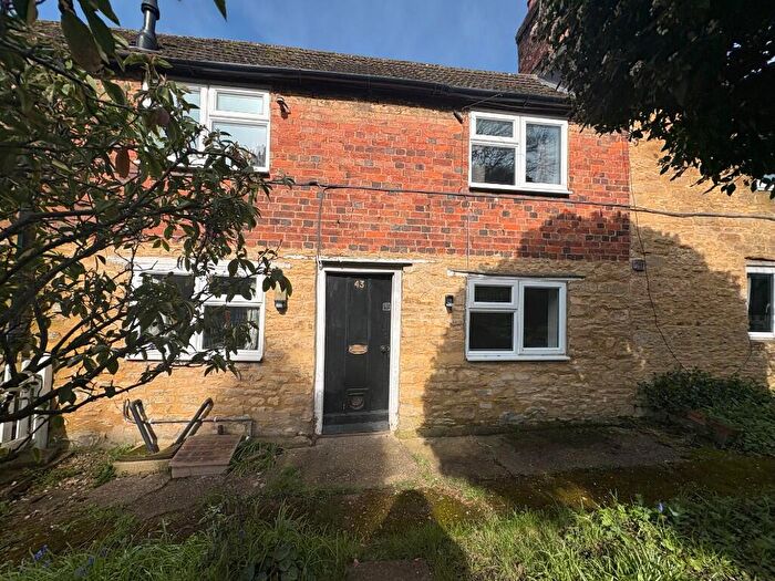 3 Bedroom Terraced House To Rent In High Street, MK43