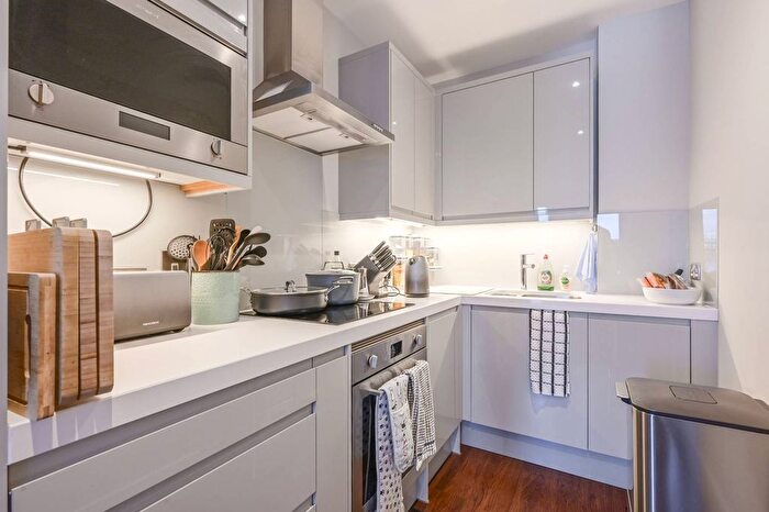 1 Bedroom Flat For Sale In Avalon Point, Docklands, London, E14