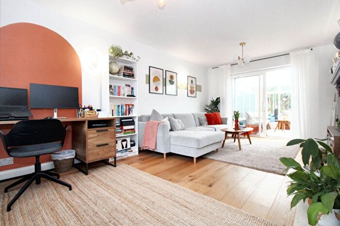 3 Bedroom Terraced House For Sale In Broadwater Crescent, Stevenage, SG2