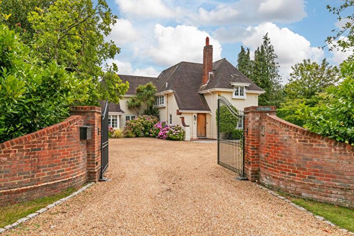 4 Bedroom Detached House For Sale In Fairfield Road, Shawford, SO21
