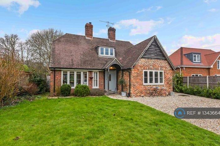 3 Bedroom Detached House To Rent In The Drive, Chichester, PO19