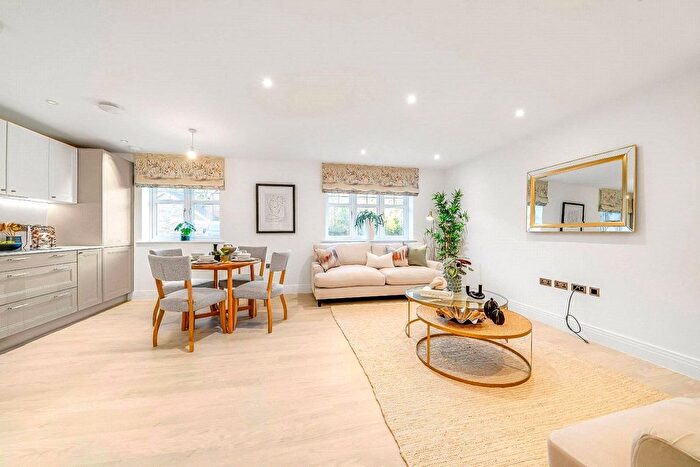 2 Bedroom Flat To Rent In Merrifield Lane, Burgess Hill, East Sussex, RH15