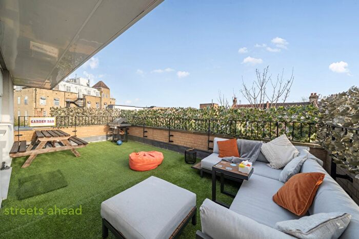 2 Bedroom Flat For Sale In Pavement Square, Croydon, CR0