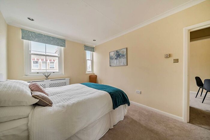 1 Bedroom Flat For Sale In Drayton Gardens, South Kensington, London, SW10