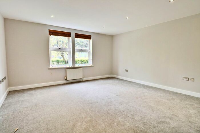 2 Bedroom Flat To Rent In Lansdowne Road, Bromley, BR1