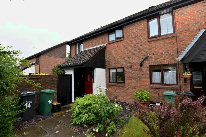 1 Bedroom Property To Rent In Grassmere, Horley, RH6