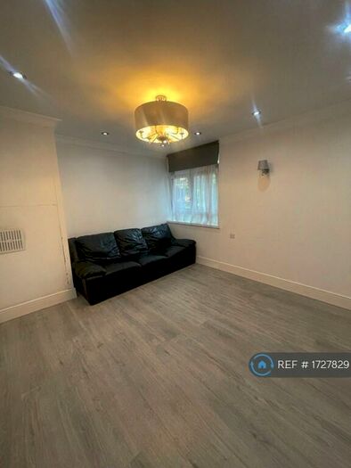 2 Bedroom Flat To Rent In Bromley High Street, London, E3