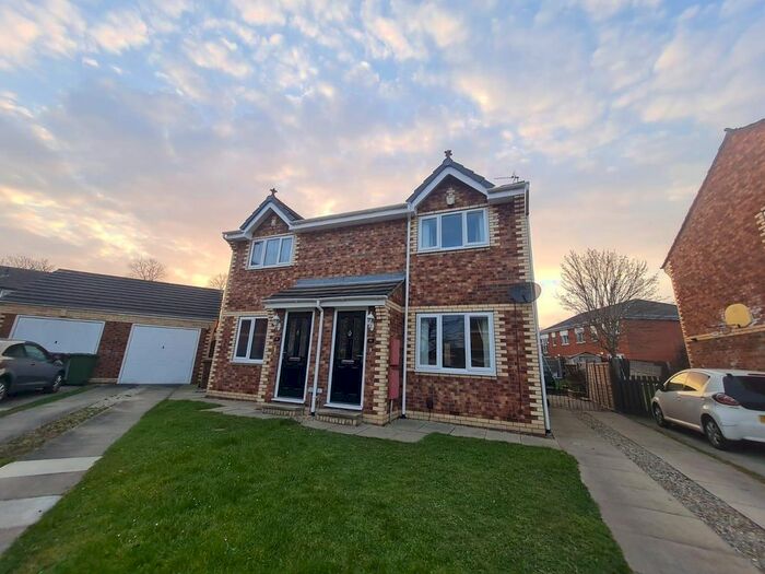 3 Bedroom Semi-Detached House To Rent In Trinity View, Ossett, WF5