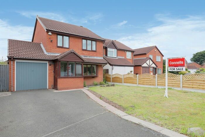 4 Bedroom Detached House For Sale In Swynnerton Drive, Essington, Wolverhampton, WV11