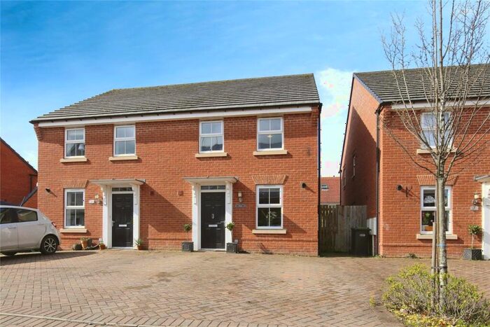 3 Bedroom Semi-Detached House For Sale In Sunningdale, Durham, County Durham, DH1