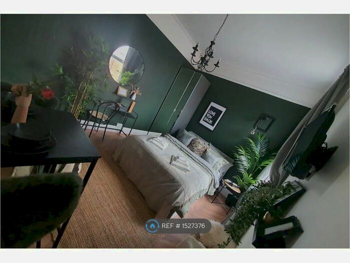 Studio To Rent In Sheldon Road, London, NW2