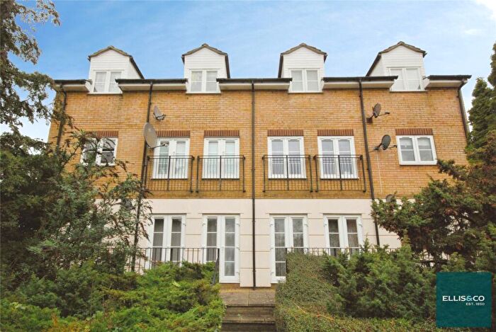 1 Bedroom Apartment For Sale In Dover Close, Cricklewood, NW2