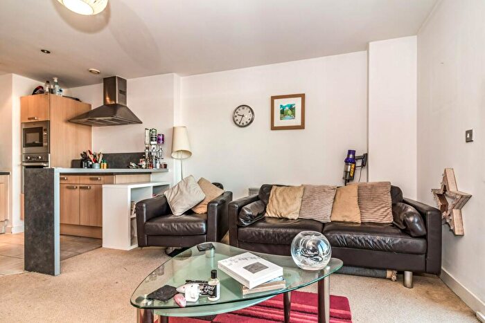 2 Bedroom Apartment To Rent In Jefferson Place, Greenquarter, M4
