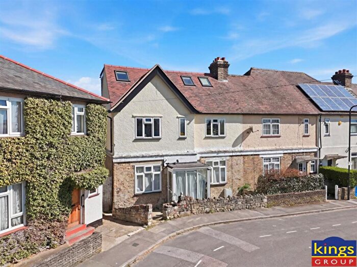 4 Bedroom End Of Terrace House For Sale In Millfield Avenue, London, E17