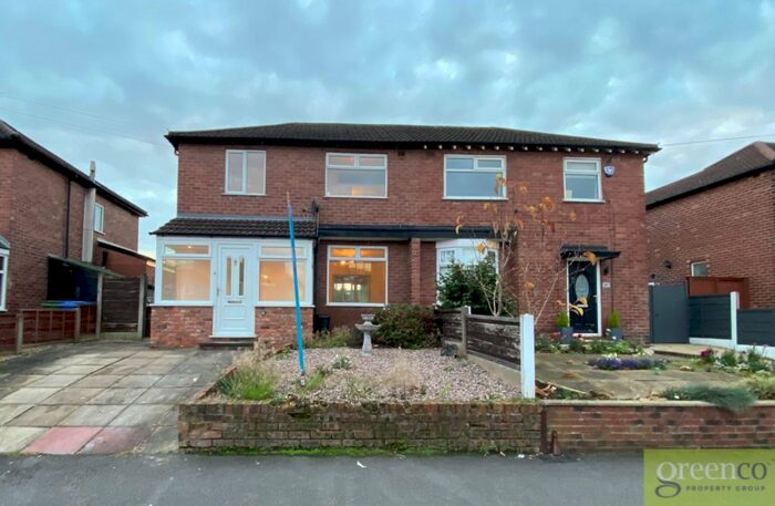 3 Bedroom Semi-Detached House To Rent In The Quadrant, Stockport, SK1
