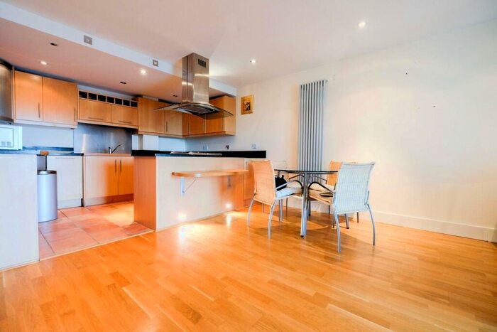 1 Bedroom Apartment To Rent In Millharbour, South Quay, E14