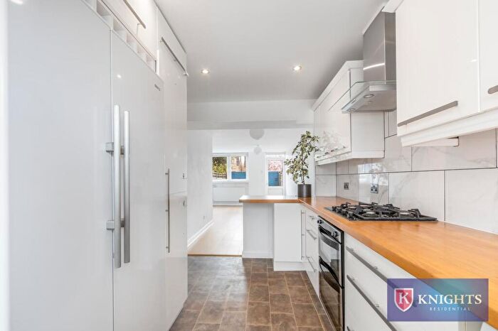 2 Bedroom Maisonette To Rent In Broadwater Road, Tottenham, London, N17