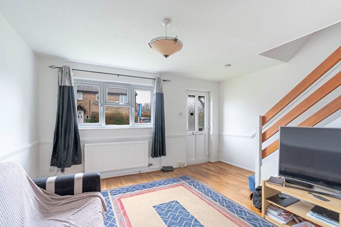 3 Bedroom Semi-Detached House For Sale In Stonefield, Bar Hill, CB23