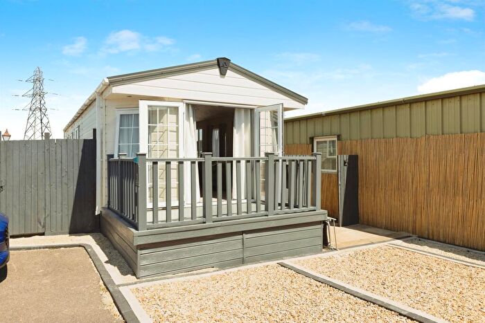 2 Bedroom Park Home For Sale In Tewkesbury Road, Norton, Gloucester, GL2