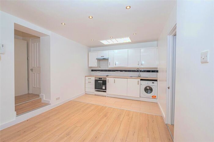 1 Bedroom Apartment To Rent In Holloway Road, Holloway, London, N7