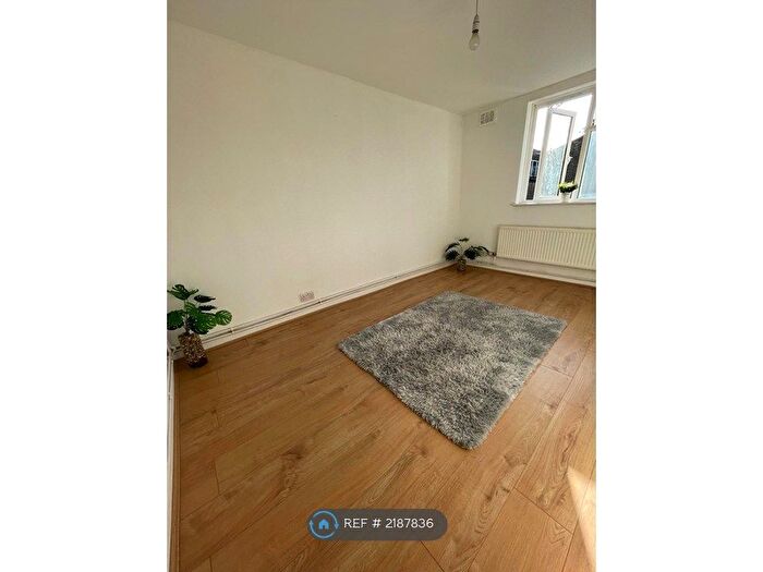 3 Bedroom Flat To Rent In Portnall Road, London, W9