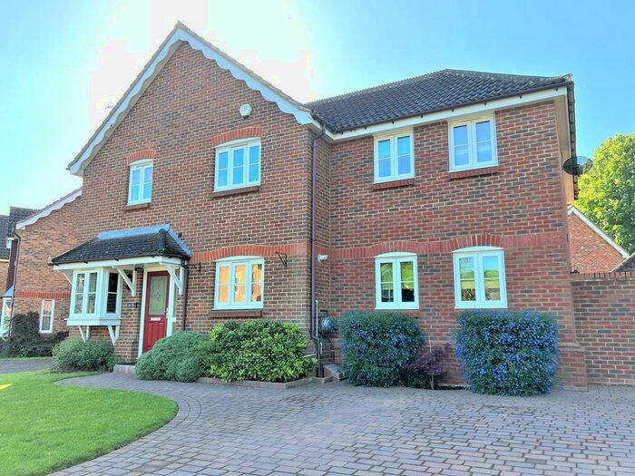 5 Bedroom Detached House To Rent In Poplar Drive, Brentwood, Essex, CM13