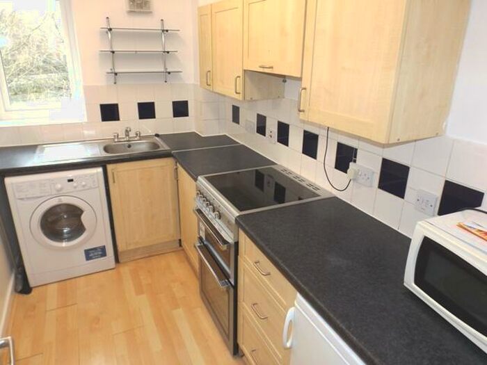 1 Bedroom Apartment To Rent In Headford Gardens, Broomsprings, S3