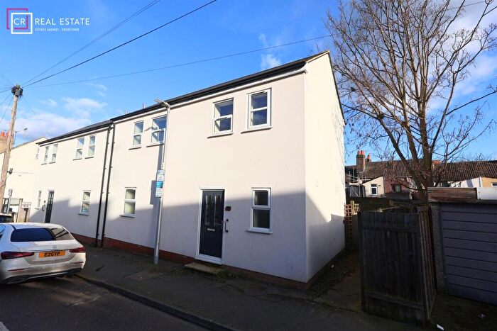 2 Bedroom Semi Detached House For Sale In Fox Street, Gillingham, ME7
