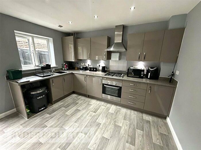 3 Bedroom Detached House To Rent In High Vale Close, Oldham, Greater Manchester, OL8