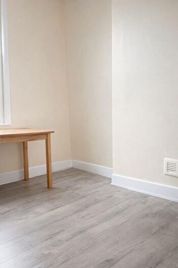 Studio To Rent In Penn Road, London, N7