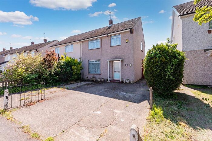 3 Bedroom Semi-detached House For Sale In Barnfield, Cippenham, SL1