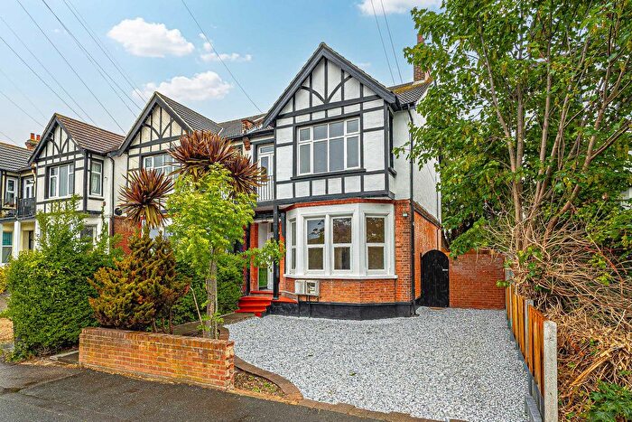 2 Bedroom Flat For Sale In Britannia Road, Westcliff-On-Sea, SS0