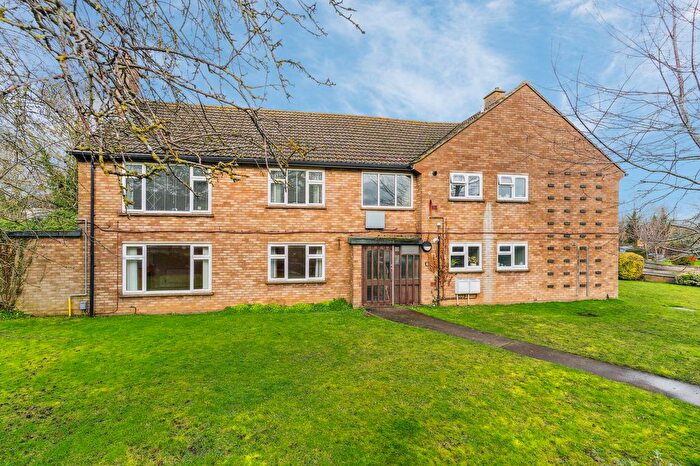 2 Bedroom Flat For Sale In Walnut Way, Ickleford, Hitchin, SG5