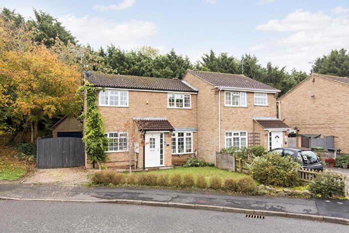 4 Bedroom Semi-Detached House For Sale In Faringdon Avenue, Lutterworth, LE17