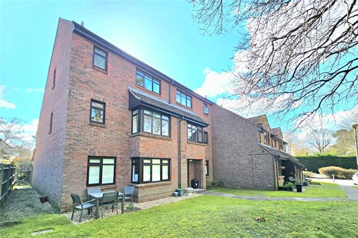 1 Bedroom Maisonette For Sale In Gordon Road, Camberley, Surrey, GU15