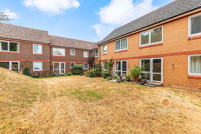 1 Bedroom Retirement Property For Sale In Wentworth Drive, Broadstone, BH18 - Photo 9