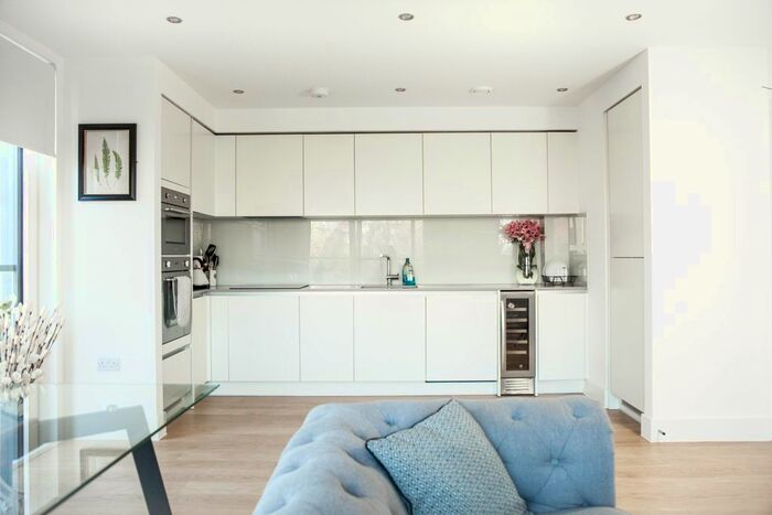 2 Bedroom Flat To Rent In Chiswick High Road, Chiswick, London, W4