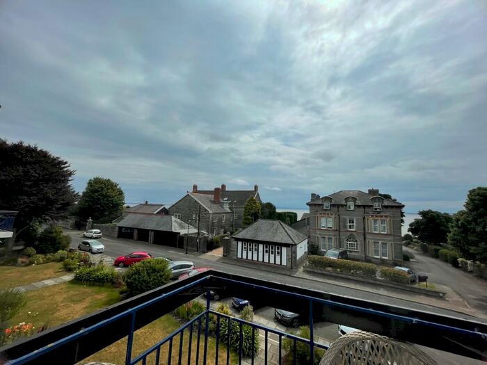 3 Bedroom Maisonette To Rent In Bradford Place, Penarth, CF64