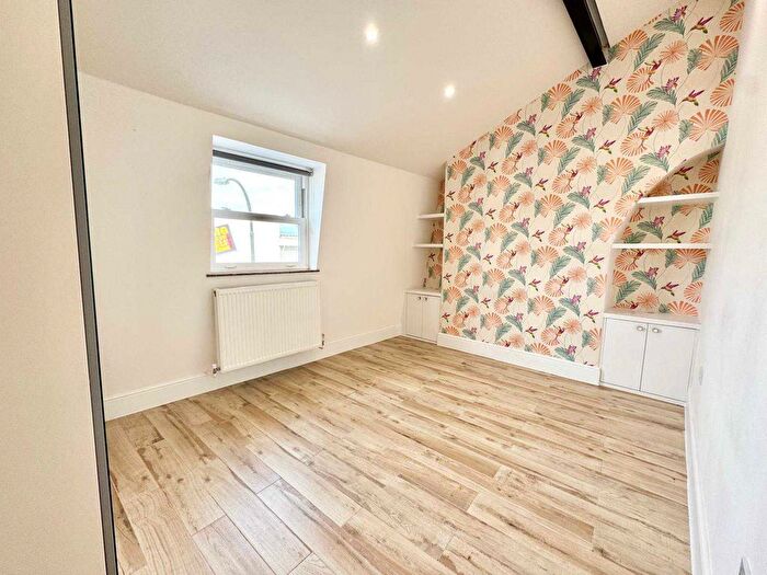 2 Bedroom Flat To Rent In London, SE14