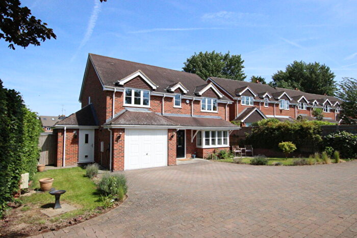 4 Bedroom Detached House For Sale In Erleigh Court Drive, Earley, Reading, Berkshire, RG6