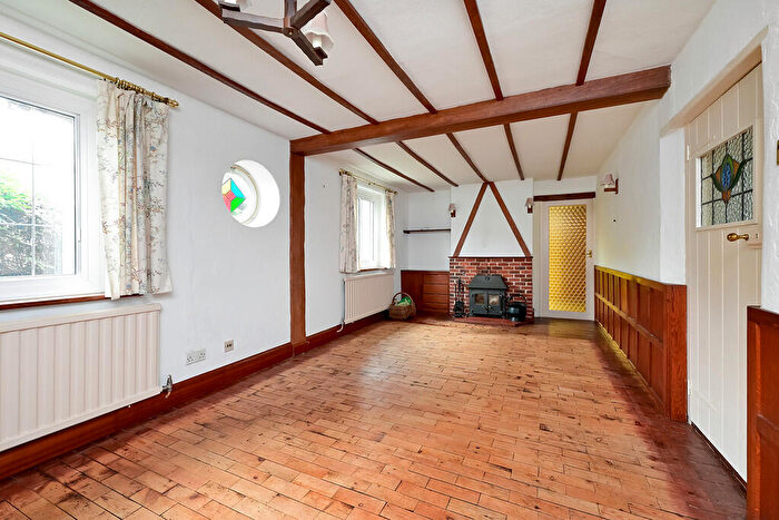 5 Bedroom Detached House For Sale In Frogmore Road, Blackwater, GU17