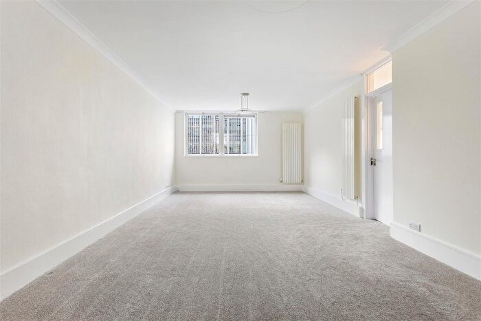 2 Bedroom Flat To Rent In Rennie Court, Upper Ground Southwark, London, SE1