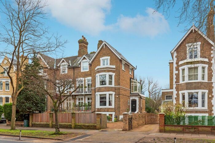 2 Bedroom Flat To Rent In Kew Road, Richmond, TW9