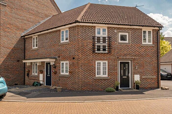 2 Bedroom Maisonette For Sale In Warner Close, Basingstoke, RG24