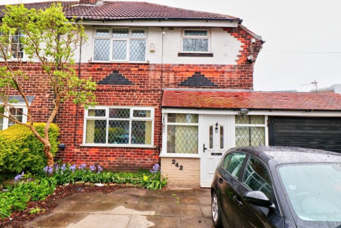3 Bedroom Semi-Detached House For Sale In Park Road, Manchester, M32