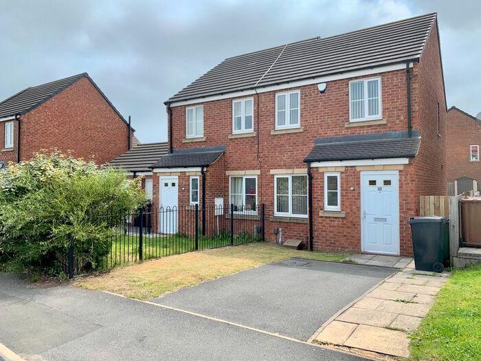 2 Bedroom Property To Rent In Swarcliffe Avenue, Leeds, LS14