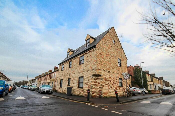 1 Bedroom Flat To Rent In Alfred Court, St Phillips Road CB1